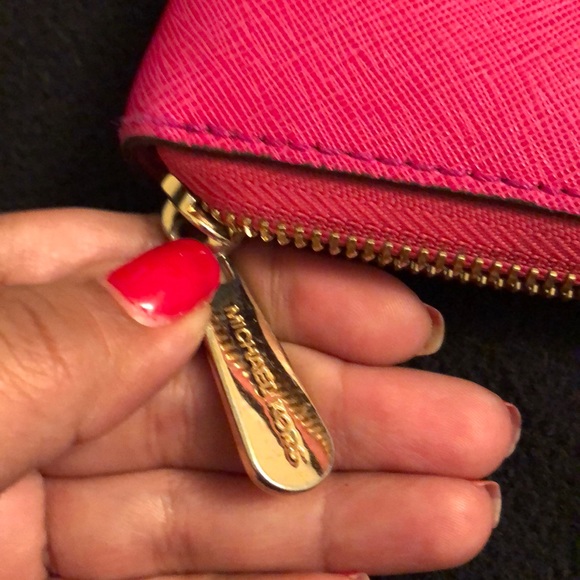 Hot pink Michael Kors wallet - Picture 4 of 4